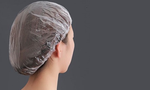 4 استفاده ی کلاه یکبار مصرف برای خانم ها و سلامتی مو