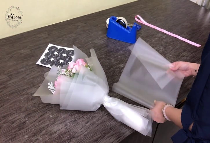 آموزش ساخت دسته گل با کاغذ مومی