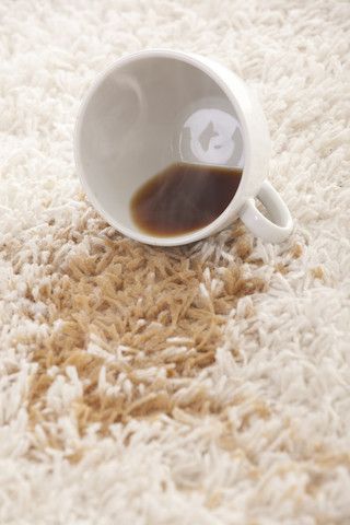 چگونه لکه چای و قهوه را از فرش پاک کنیم؟