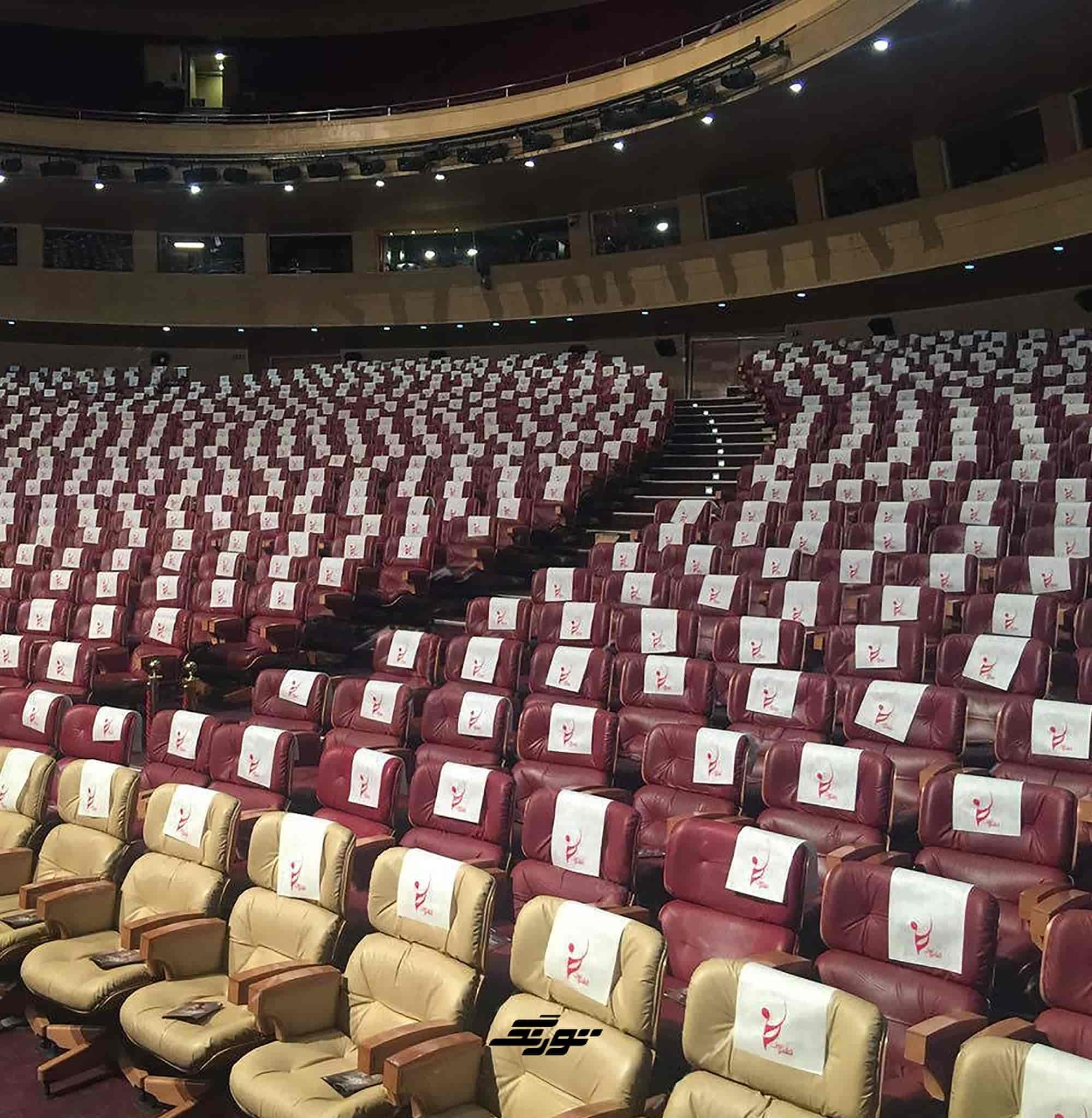 کیفیت ساخت بالا در کاور هدست، با دوخت استاندارد 2.5 سانتی‌متری.