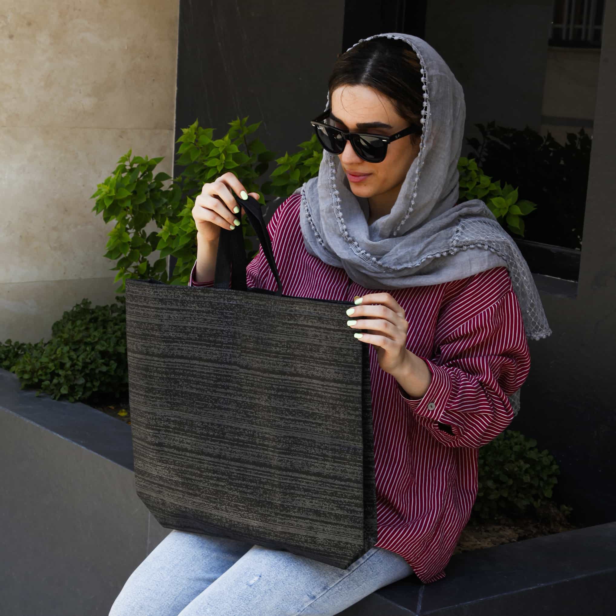 ساک اسپان دوخت حرارتی فول گاست افقی 35×45 مشکی طرح سنگ