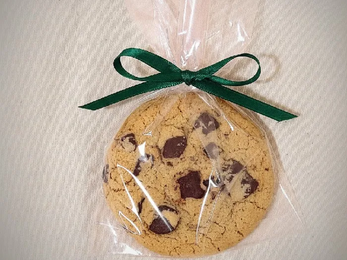 کوکی درون سلفون بسته بندی 