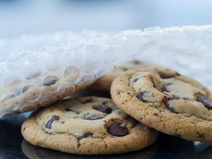 کوکی درون نایلون حباب دار