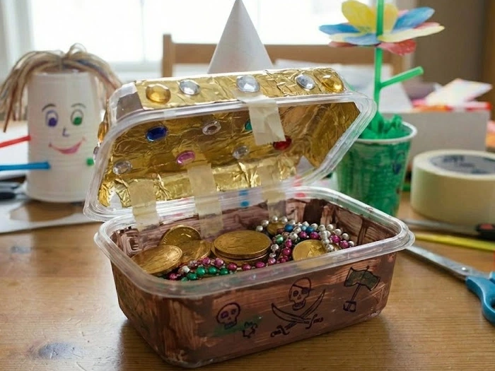 کاردستی با ظرف یکبار مصرف مستطیلی