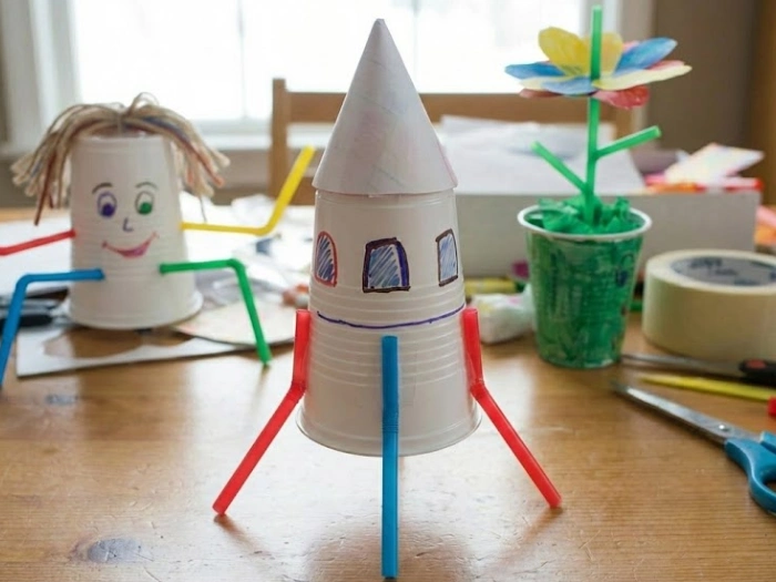 کاردستی با لیوان یکبار مصرف و نی