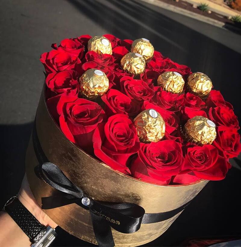 ایده شکلات های تزیین شده با گل