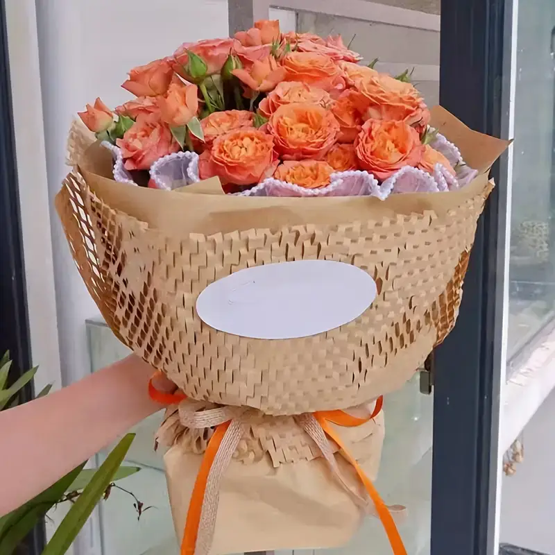بسته بندی گل با کاغذ زنبوری