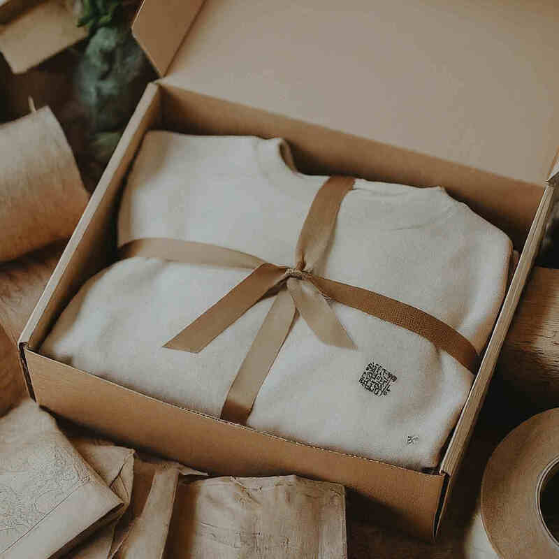 طراحی بسته بندی لباس