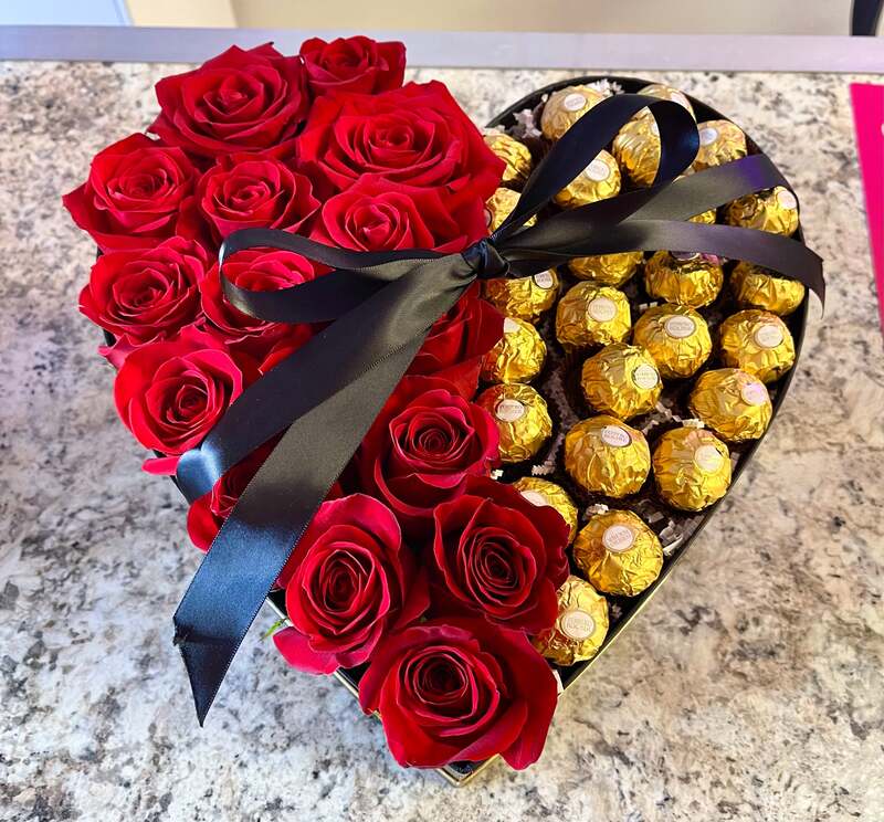 شکلات های بسته بندی شده با روبان